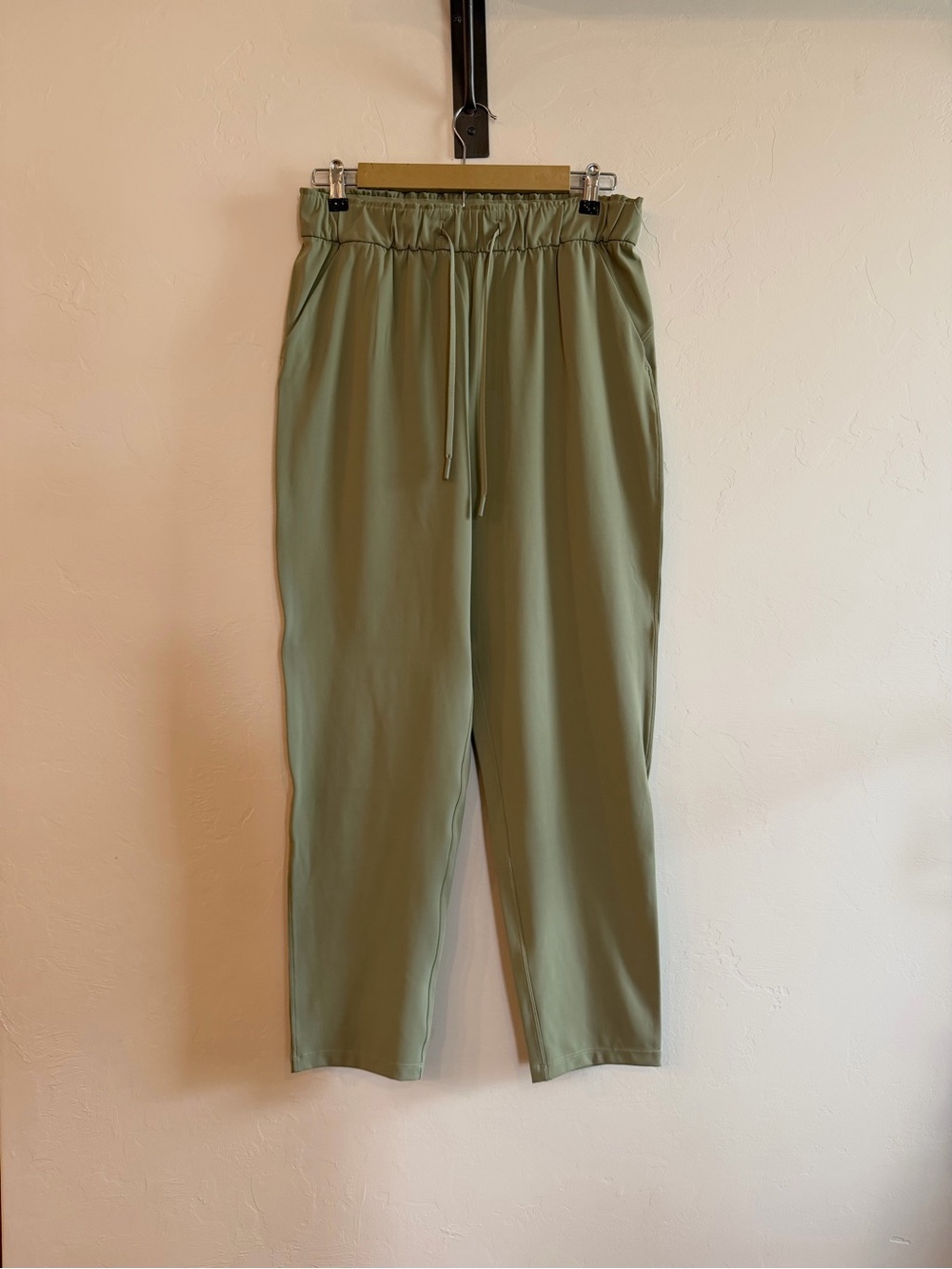 Lululemon Keep Moving Pant 7/8 HR *Rosemary Green